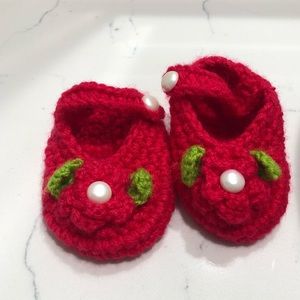 Crochet baby shoes